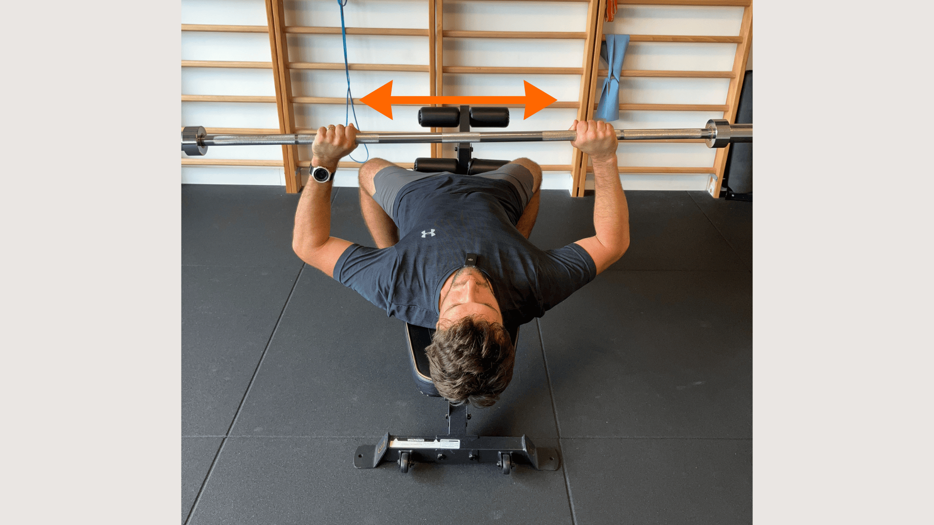 Grip moyen développé couché - position recommandée pour préserver l'épaule