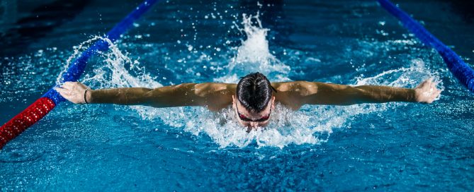 épaule du nageur – douleur d'épaule en natation papillon butterfly stroke