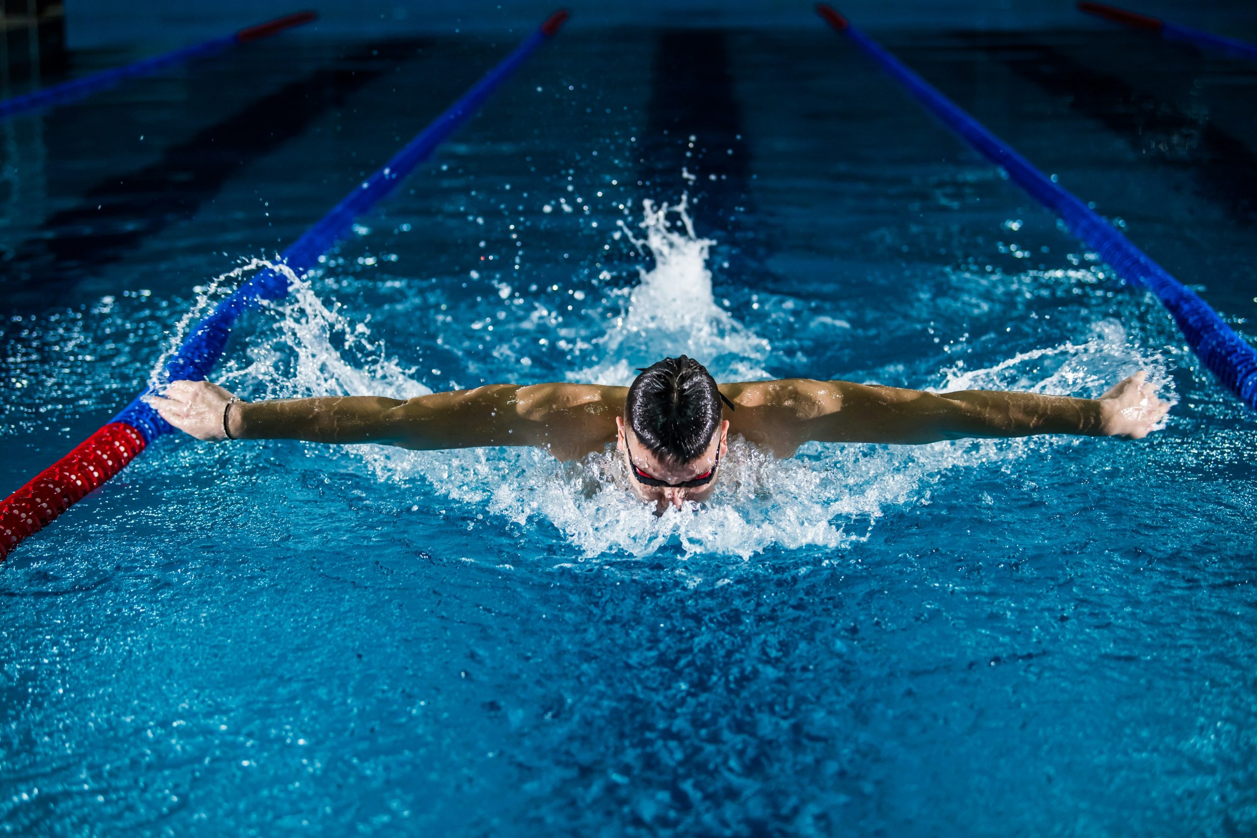 épaule du nageur – douleur d'épaule en natation papillon butterfly stroke